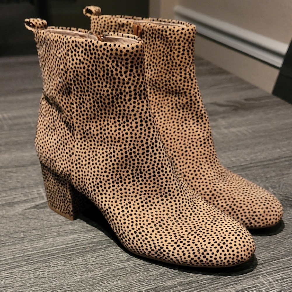 Gianni Bini Tan and Black Ankle Booties with Sleek Silhouette